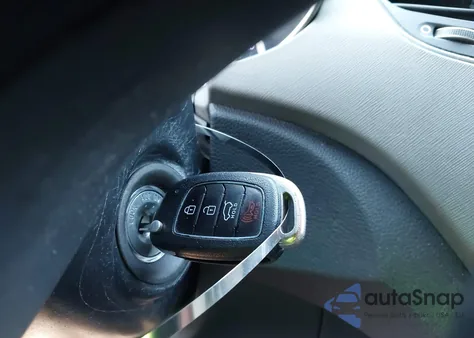 2018 Hyundai Santa Fe Sport 2.4L z USA, uszkodzony, nr VIN 5NMZTDLB8JH082371